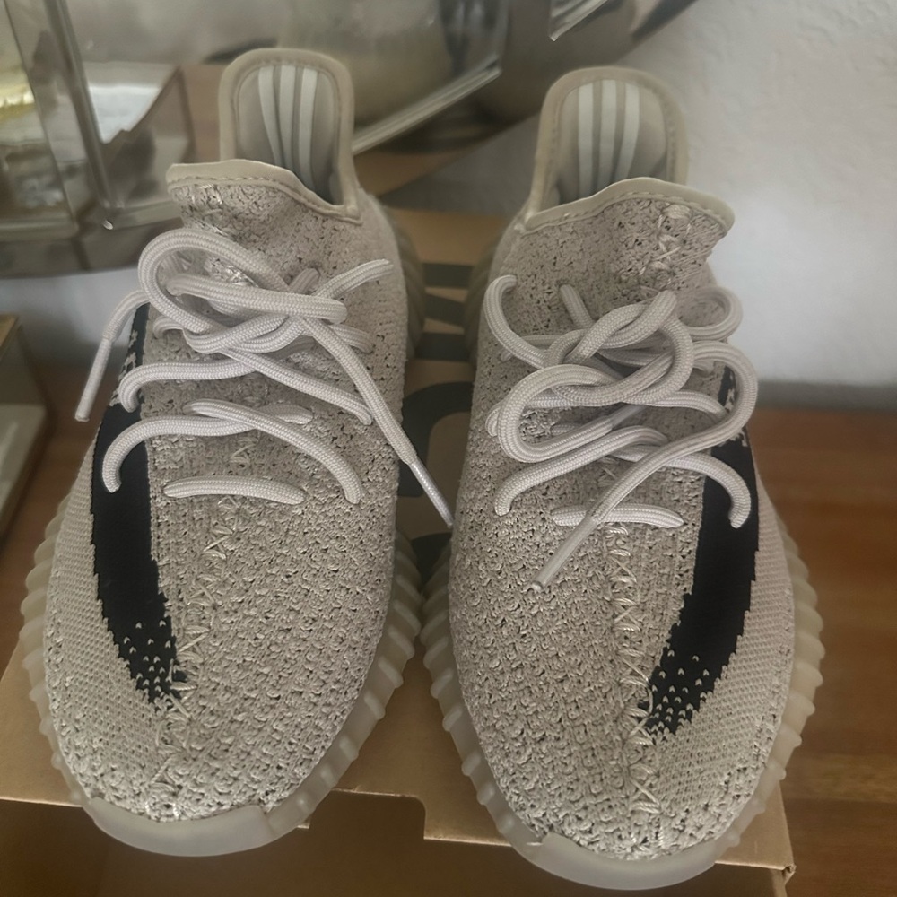 Yeezy Boost 350 V2